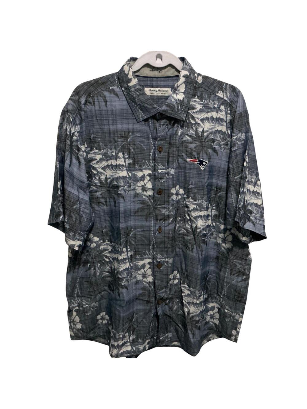 Tommy Bahama New England Patriots Hawaiian Button-Up Shirt Large $148